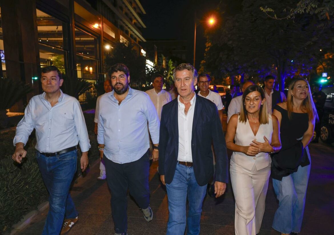 El Partido Popular diseña a puerta cerrada en Murcia su política migratoria