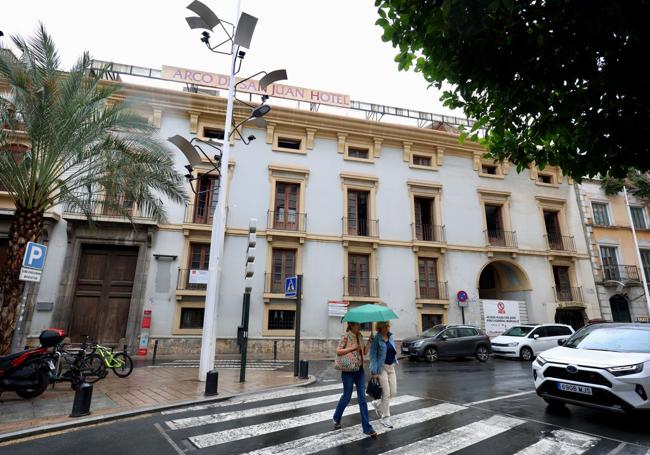 La fachada, este martes, del Arco de San Juan.