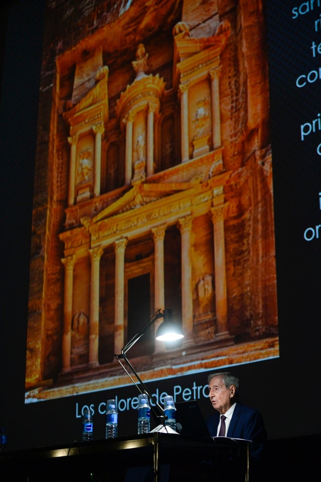 Cristóbal Belda invita a vivir las ciudades al atardecer en la apertura del Congreso Nacional de Historia del Arte