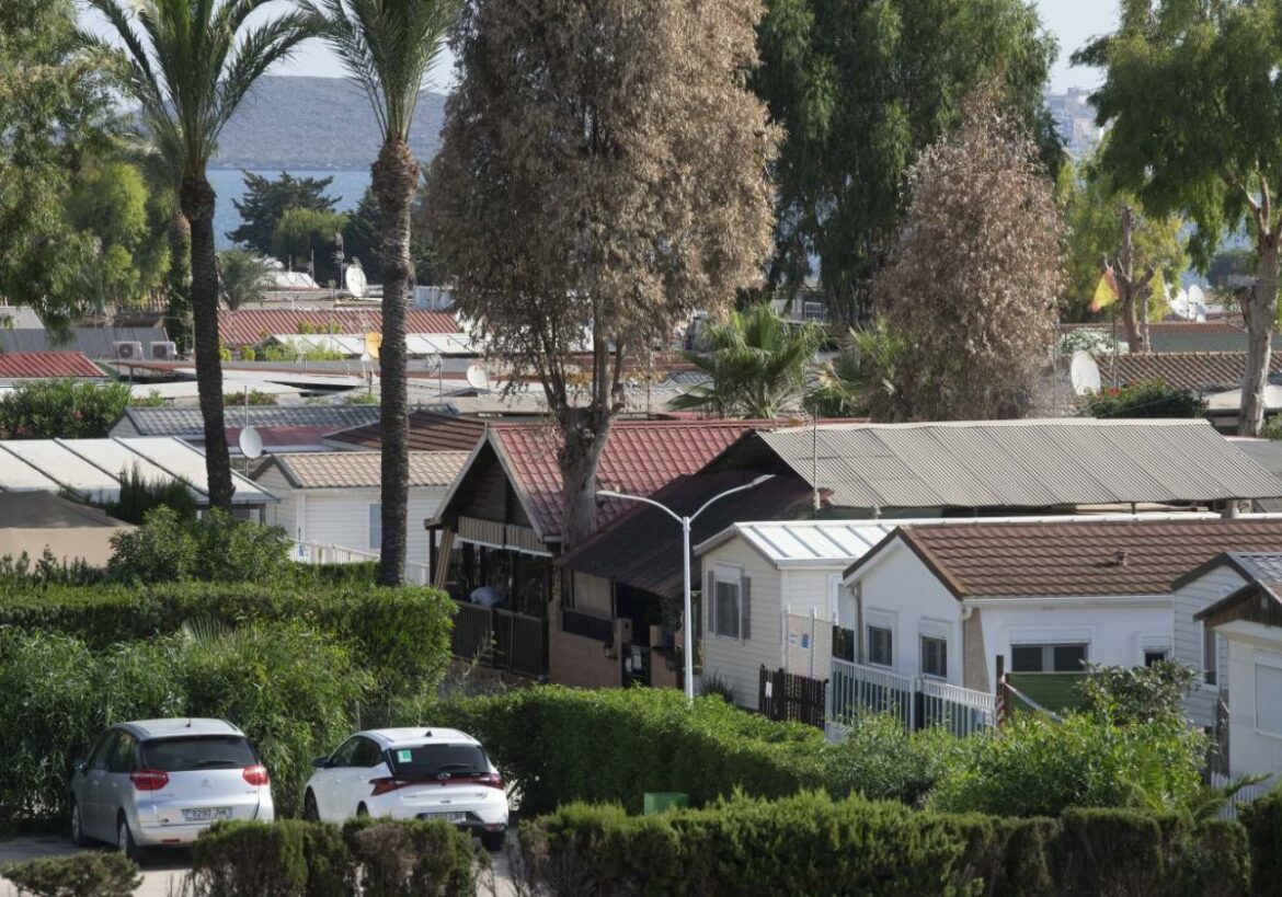 Villas Caravaning concluye su primer verano cerrado con división entre vecinos y empresa