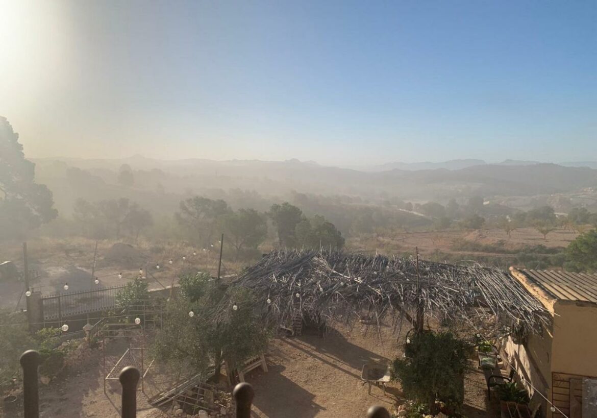 Clamor vecinal en Abanilla contra el polvo «espantoso» procedente de una cantera de áridos