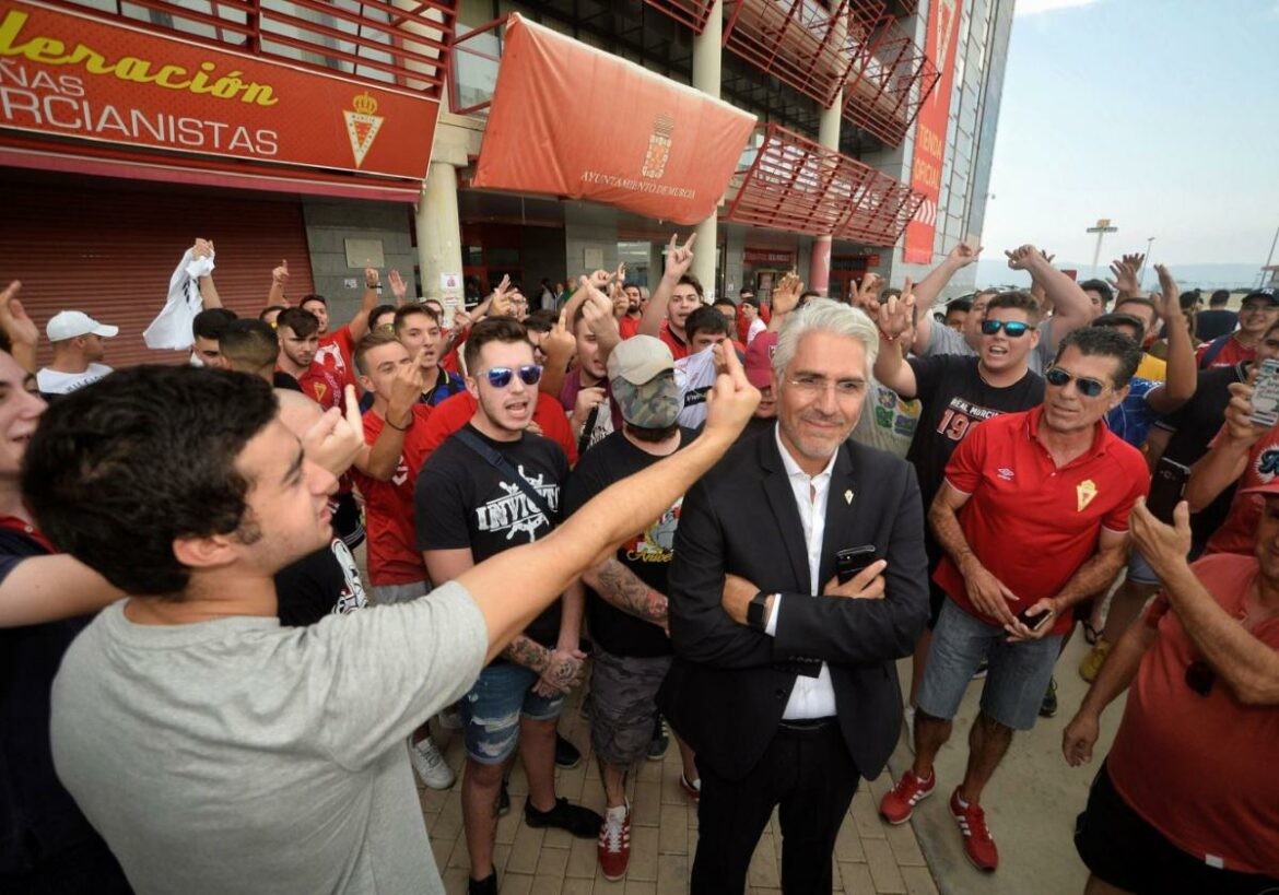 García de la Vega, una guerra que aún no está perdida para el Real Murcia