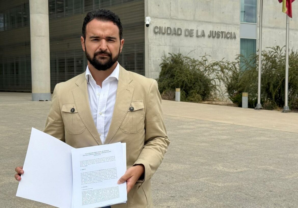 El alcalde de La Unión presenta la denuncia contra el Ministerio por la bahía de Portmán