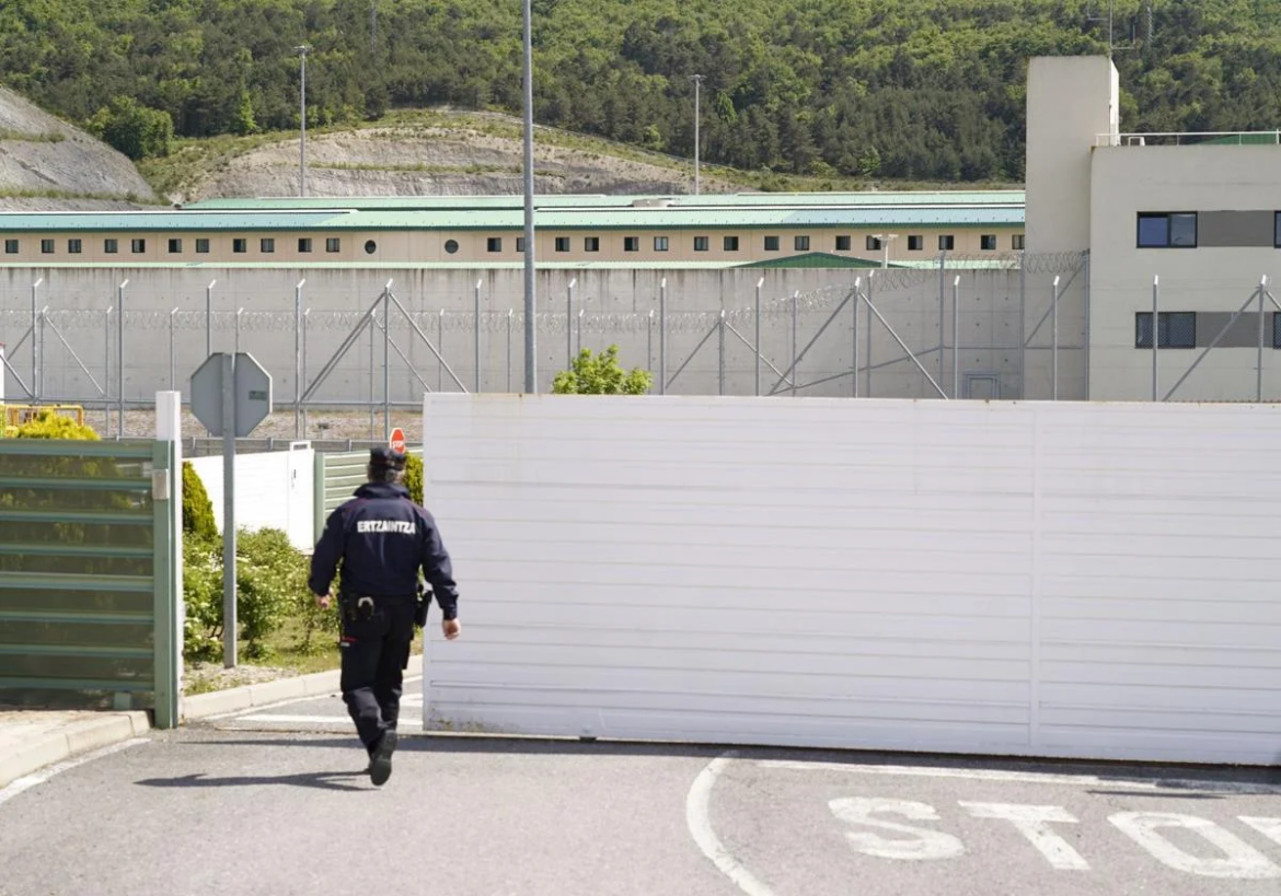 Prisión para el maltratador al que le falló la pulsera y acosó a su ex en Vitoria