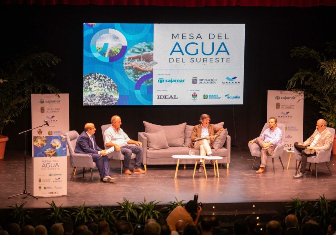 Los regantes exigen en Almería «alejar las zarpas de la política» de la gestión del agua