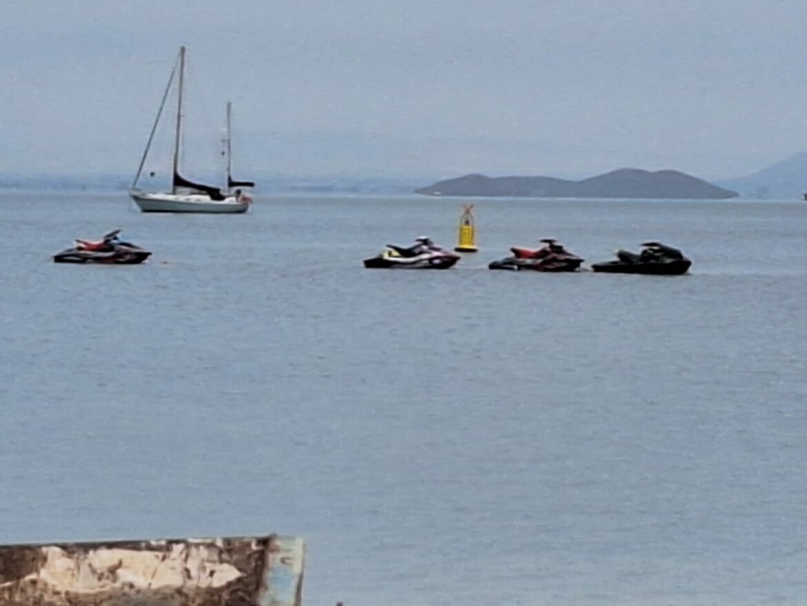 Impiden una concentración de motos acuáticas en la playa de Los Alemanes de La Manga