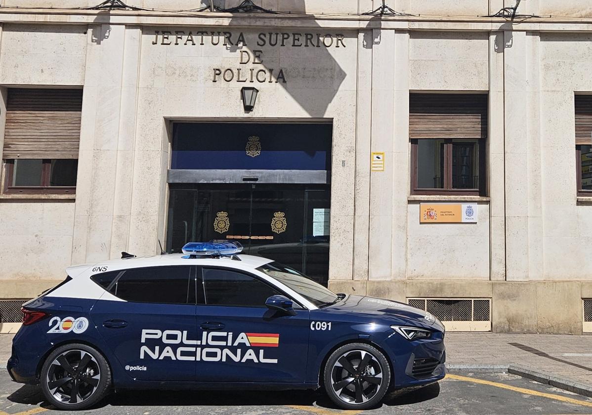 A prisión un activo delincuente tras romper la puerta de un piso en Murcia y entrar en él