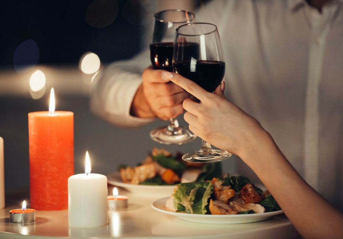 Un restaurante chino de Murcia organiza citas a ciegas al estilo First Dates: «Quién sabe qué puede pasar»