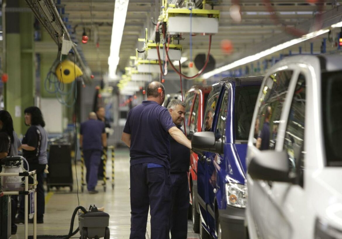 España reduce un 10% las ventas a EE UU tras el pacto comercial y el sector del automóvil cae a la mitad