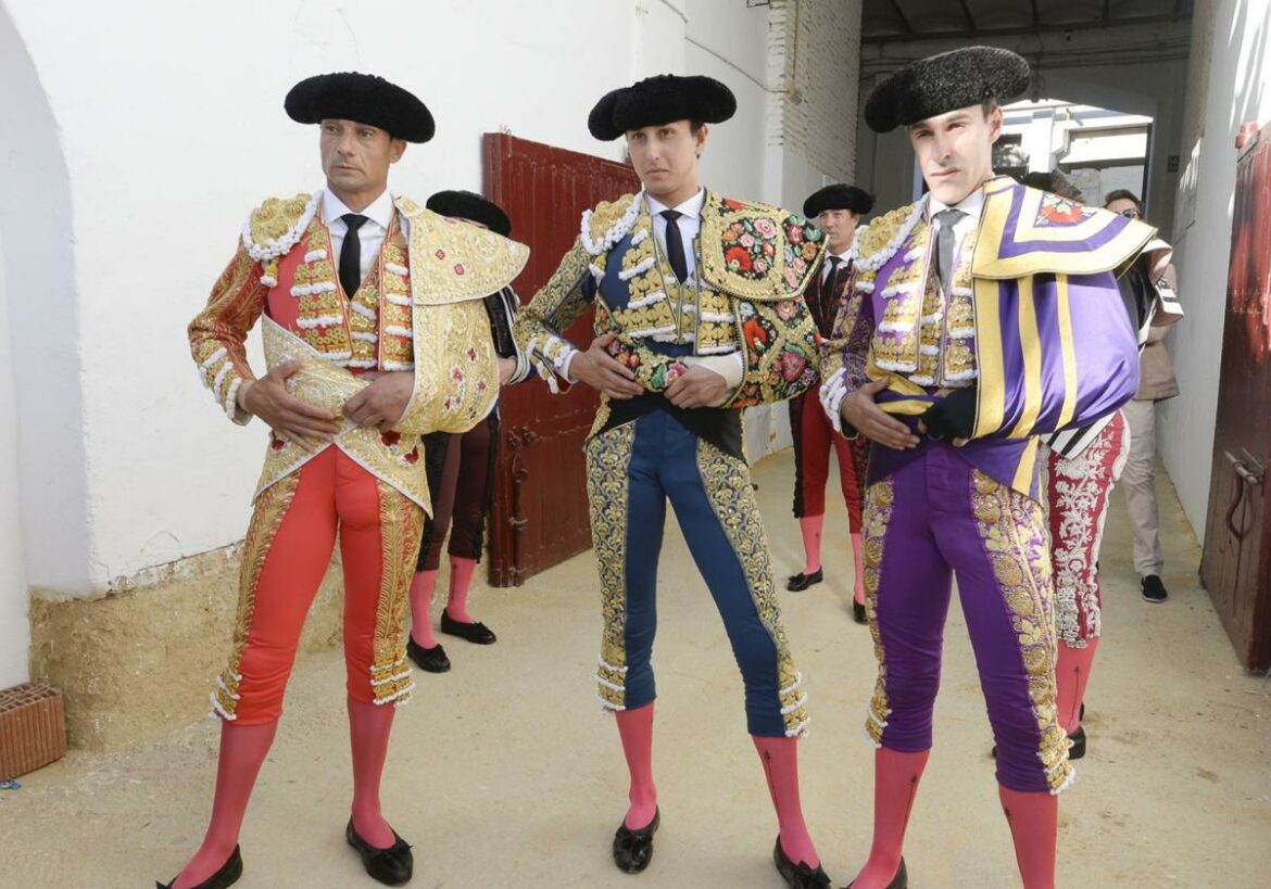 La entrega de Ureña y Roca Rey salvan la corrida de la Romería