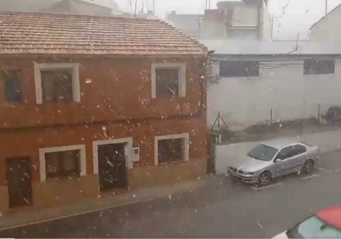 Una tormenta deja lluvia y granizo en la Región y 15 litros en una hora en Alguazas