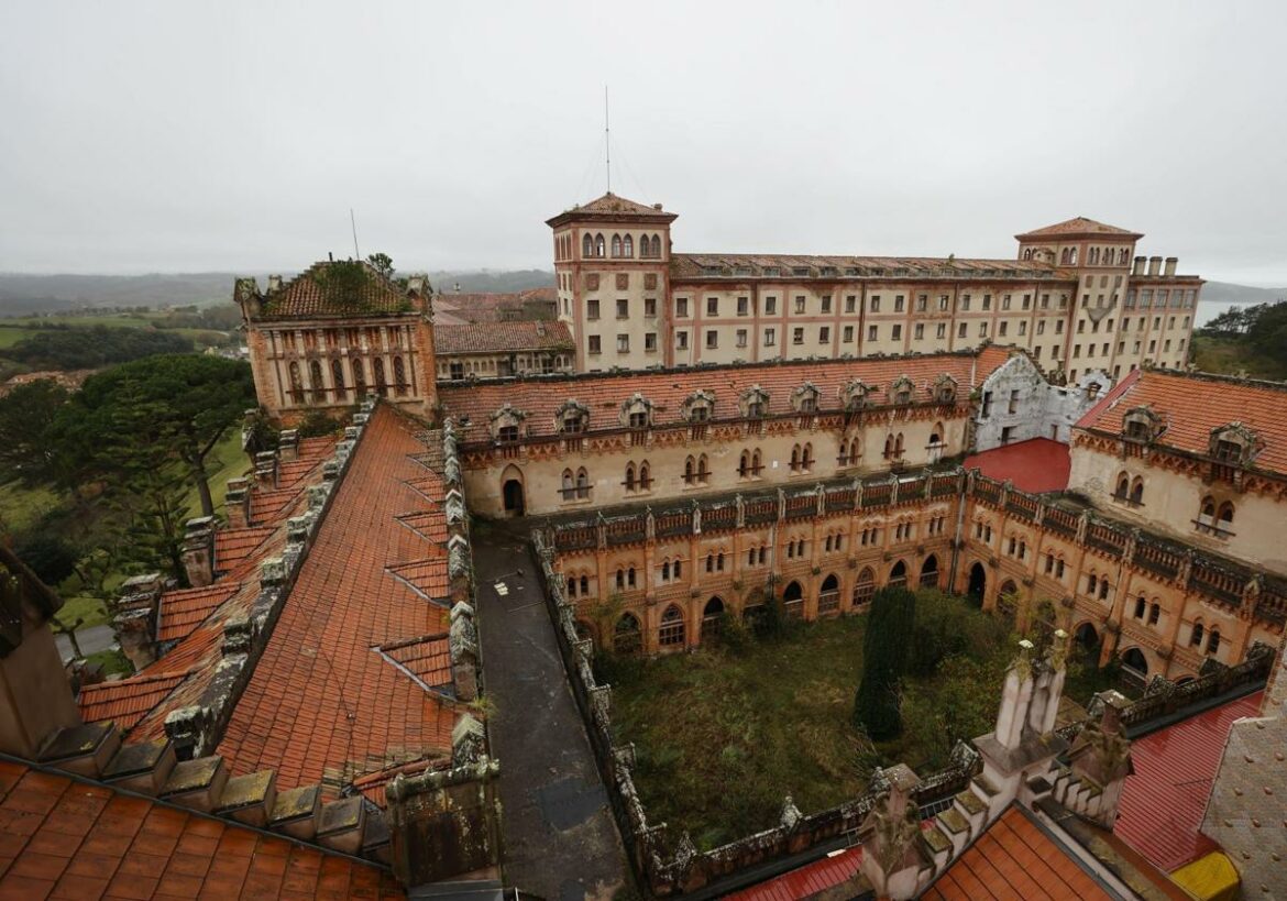 Muere un figurante tras un accidente en el rodaje de la película de Los Javis en Comillas