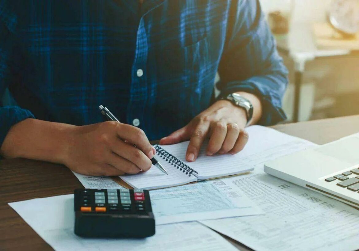 Retraso en el pago de tu nómina: el tiempo máximo que puede tardar la empresa y la indemnización que puedes reclamar