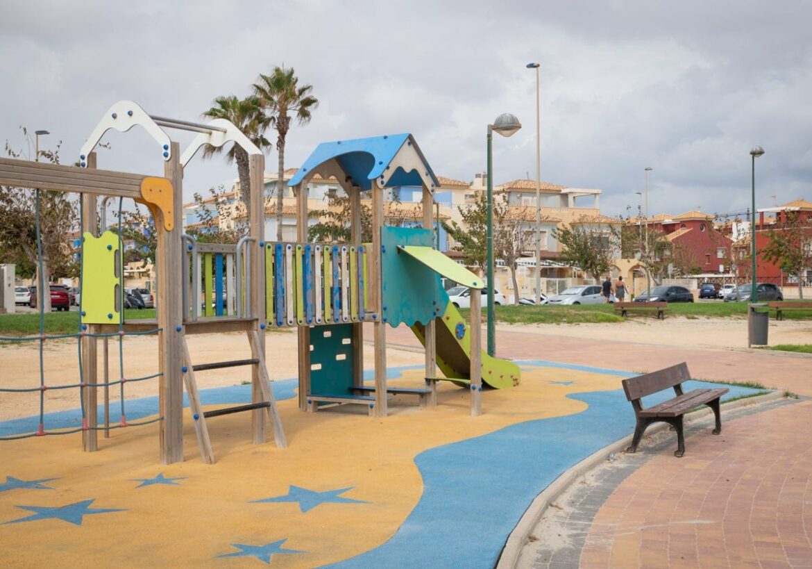 Pilar de la Horadada destinará más de un millón de euros para la mejora de 41 parques infantiles