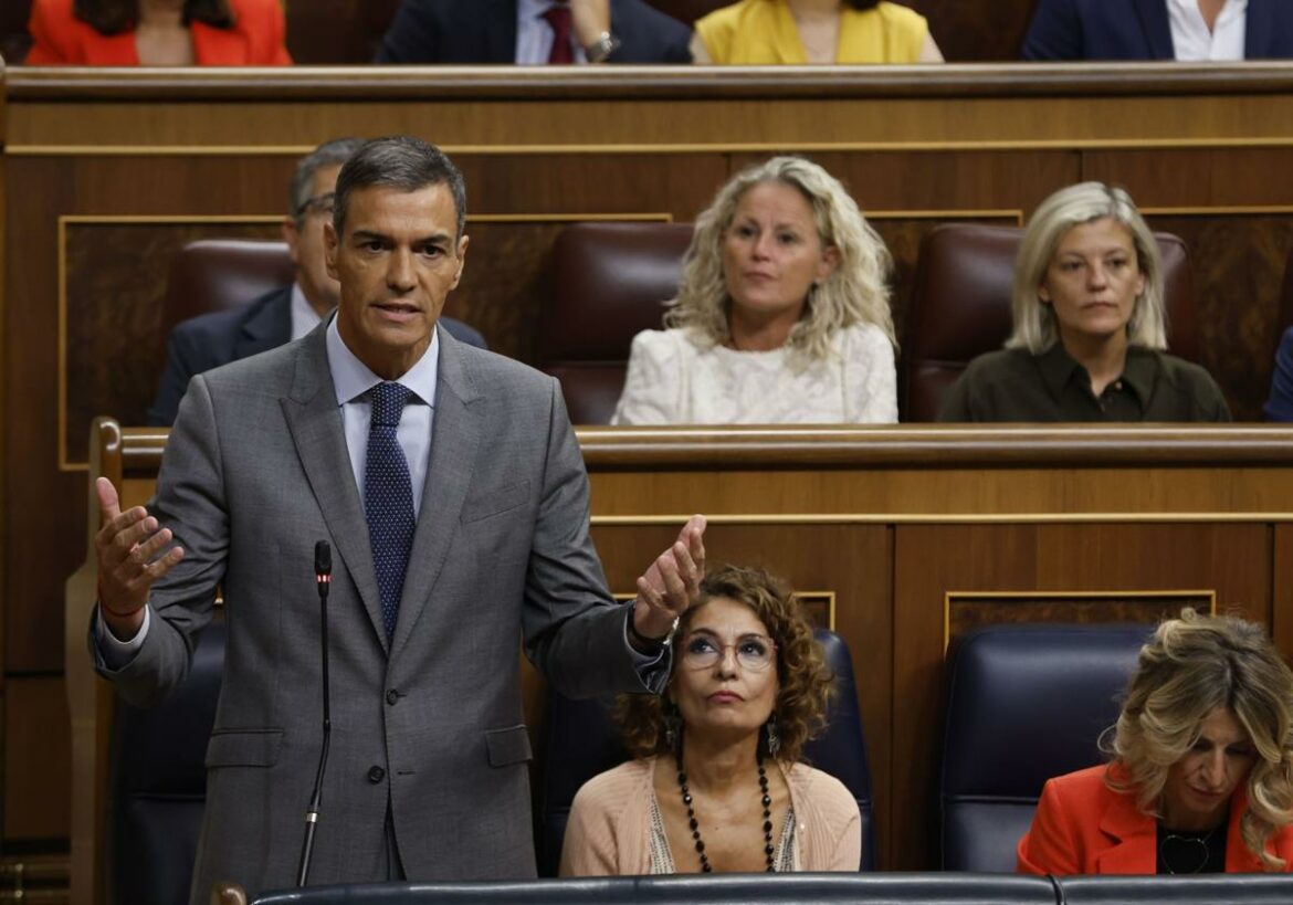 Sánchez defiende que su Gobierno es «limpio» mientras Feijóo le echa en cara la corrupción