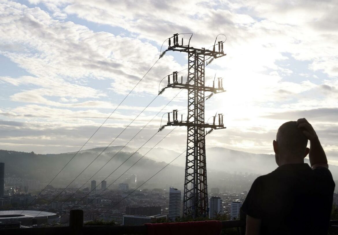 Colapso en la red: el 83% de los nudos de la red de distribución de electricidad está saturado