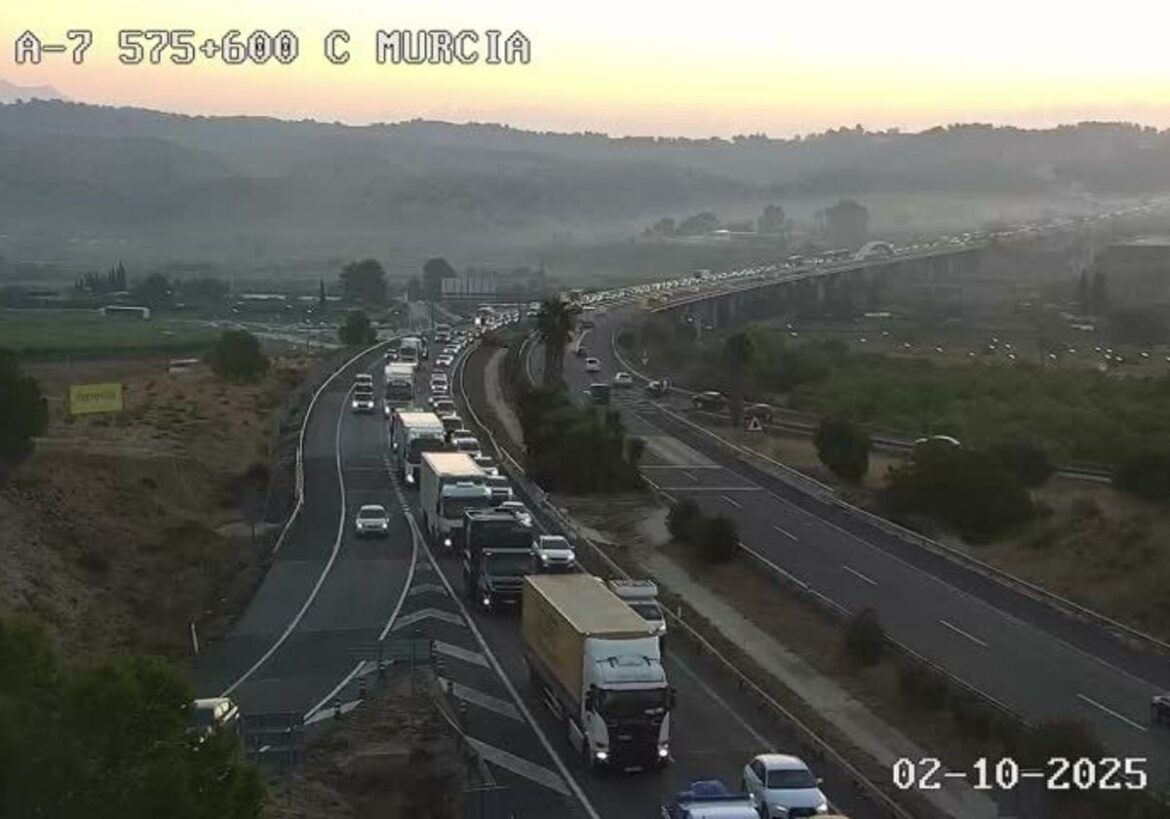 Nueve kilómetros de retención en la autovía A-7 a la altura de Javalí Nuevo