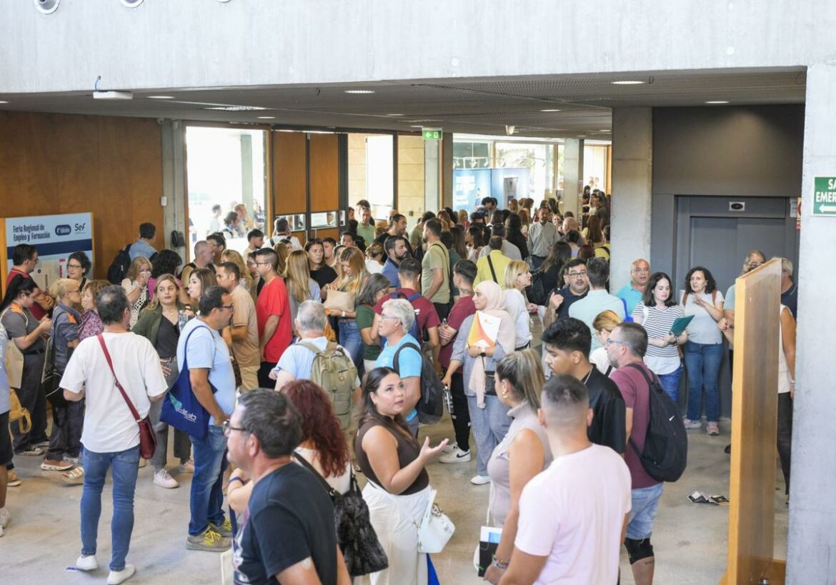 Los universitarios de la Región de Murcia encuentran trabajo antes, pero muchos a tiempo parcial