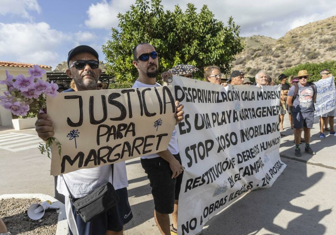 Medio centenar de personas piden «justicia para Margaret» en el camping de El Portús