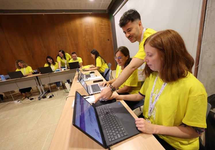 Maratón científico en Murcia para diagnosticar a Sofía: 120 expertos buscan en 48 horas respuestas en sus genes