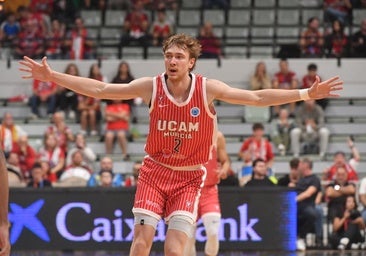 La Laguna impone su categoría en el duelo de líderes ante el UCAM