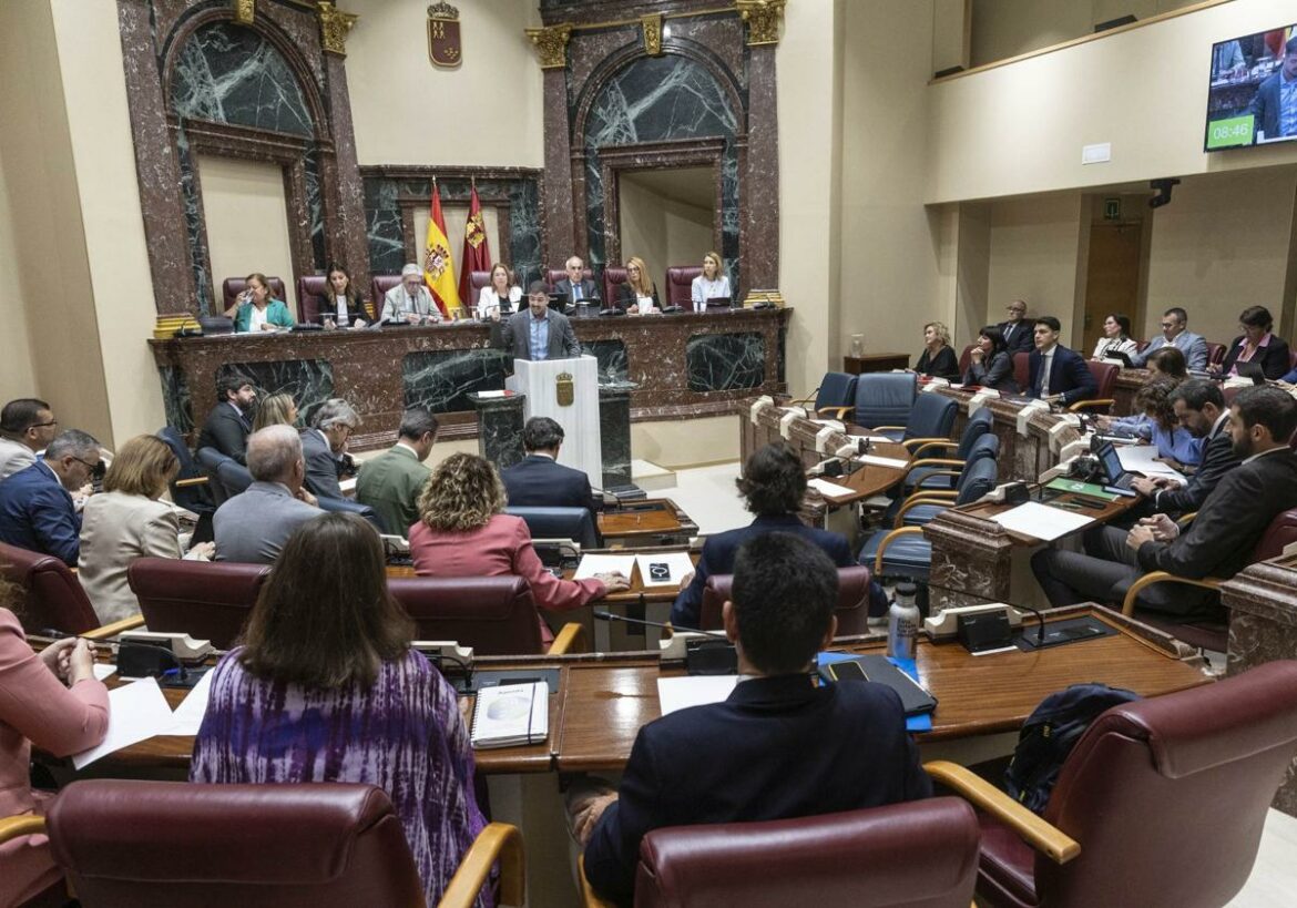 La Asamblea Regional tumba el decreto de vivienda asequible con los votos de Vox y la izquierda
