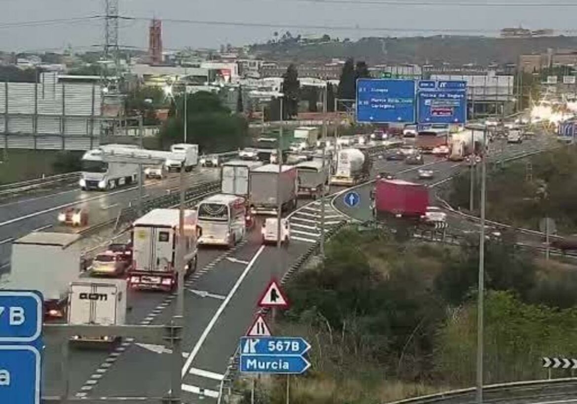 Más de 17 kilómetros de retenciones en la A-30, a la altura de Murcia