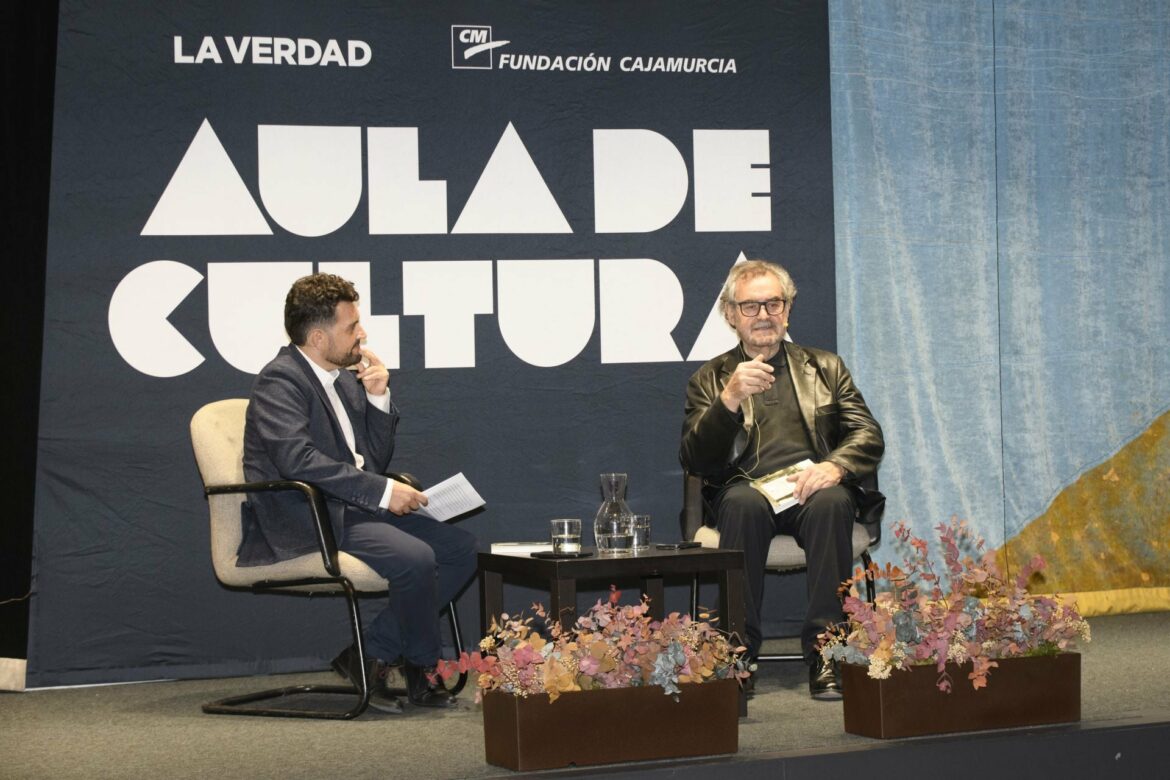 Fermín Bocos abre la temporada del Aula de Cultura de LA VERDAD, en imágenes