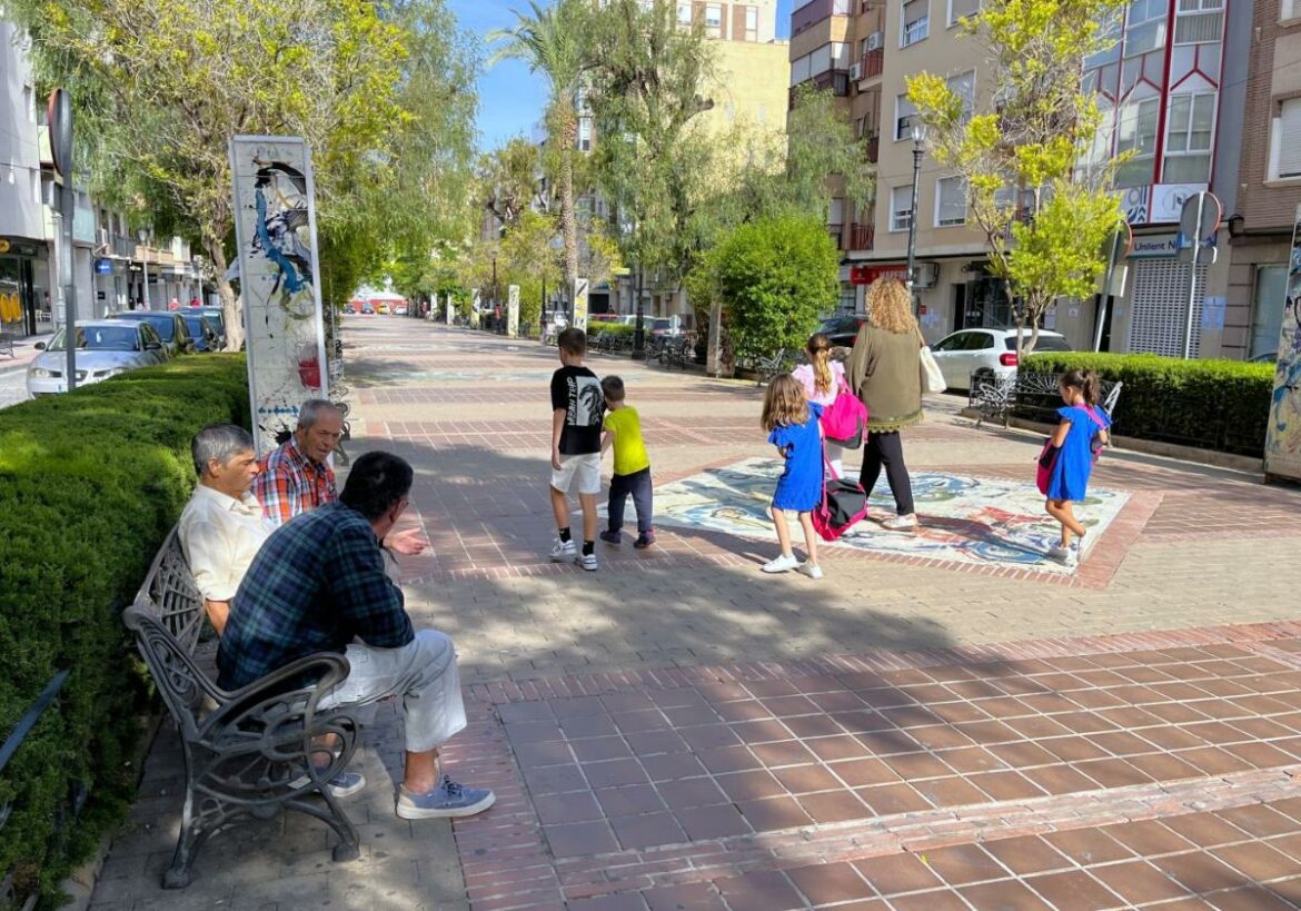 Impulso a la peatonalización del Paseo de Cieza y a la restauración de las pinturas de Pepe Lucas