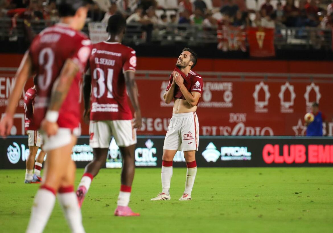 El Real Murcia de Etxeberria sigue peleado con el gol