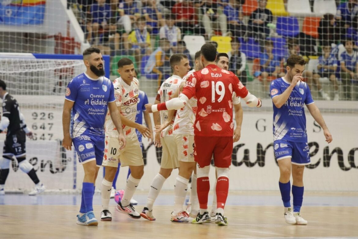 ElPozo resiste en Manzanares y continúa a la estela del líder