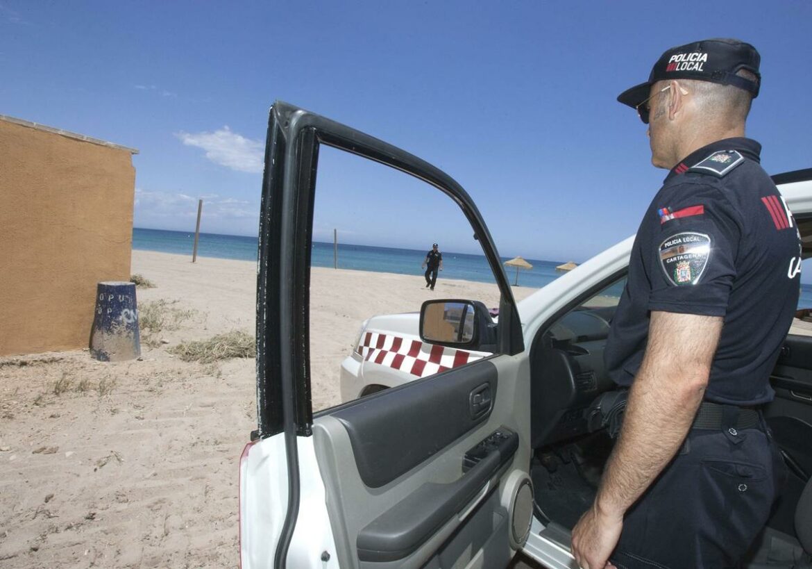 Rescatado en su moto de agua en el Mar Menor tras ser acusado de agredir a su pareja