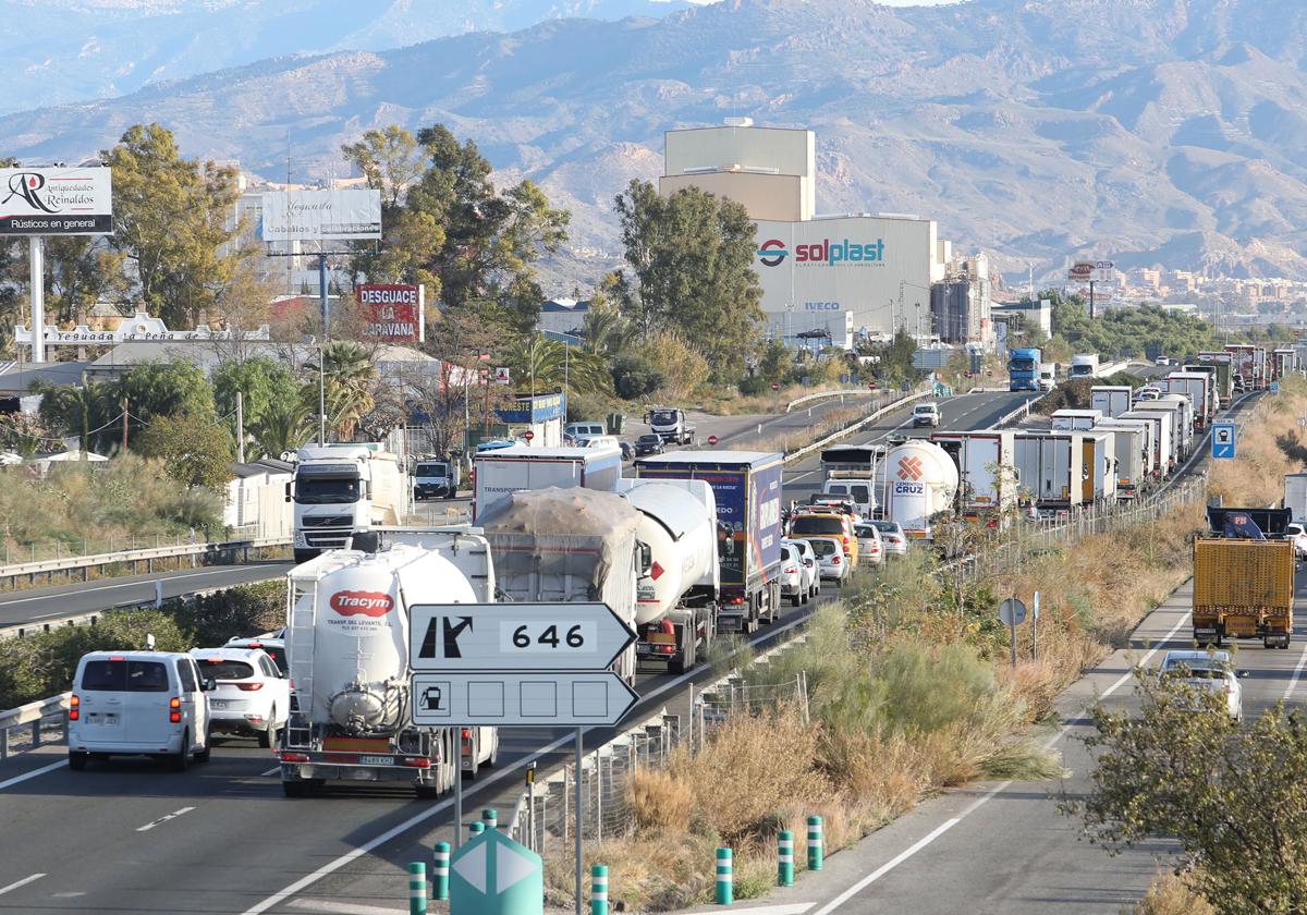 Retenciones en la autovía A-7 entre Lorca y Puerto Lumbreras, en una imagen de archivo.
