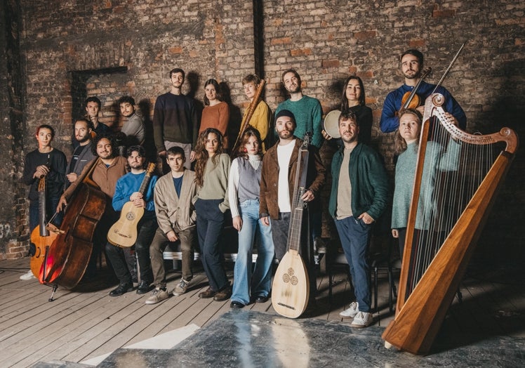 Cantoría, con Jorge Losana (segundo por la derecha, en primera fila).