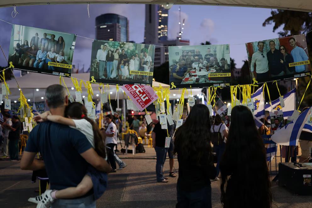 Hamás ha liberado ya a los siete primeros rehenes entre la euforia israelí