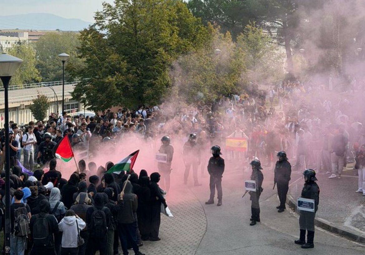 Graves altercados en la Universidad Autónoma de Barcelona por la presencia del ultra Vito Quiles