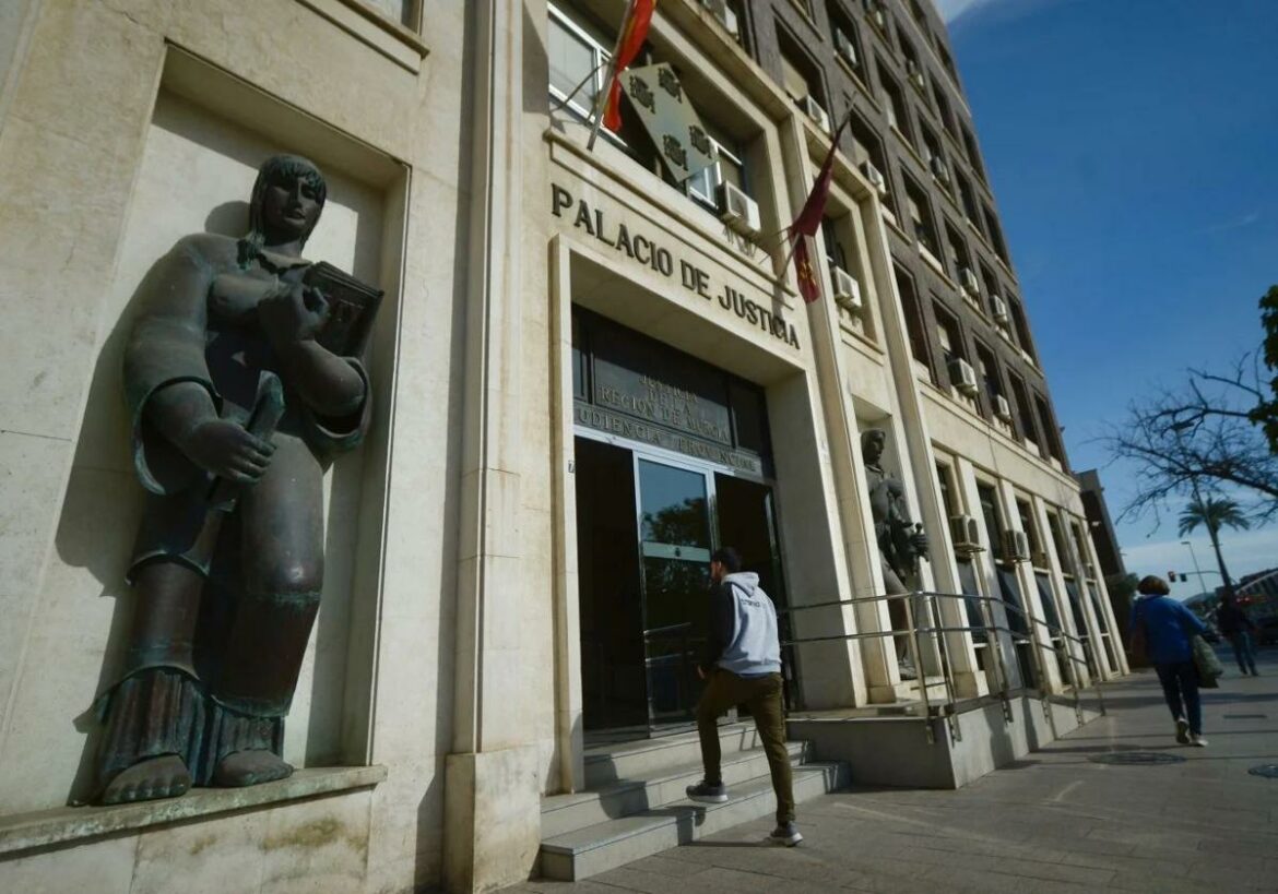Revocan la pena al encargado de limpieza de una discoteca de Murcia condenado por abusar de una empleada