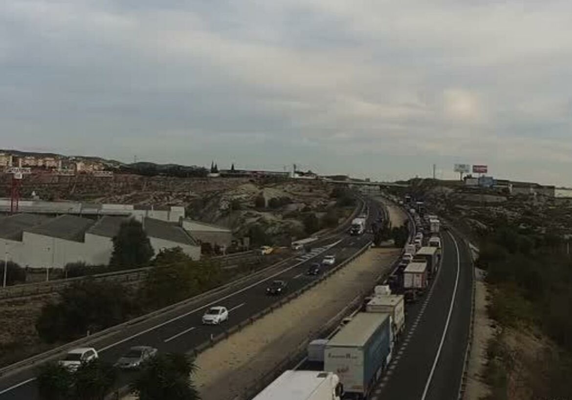 Retenciones kilométricas en la autovía A-30 a la altura de Molina de Segura