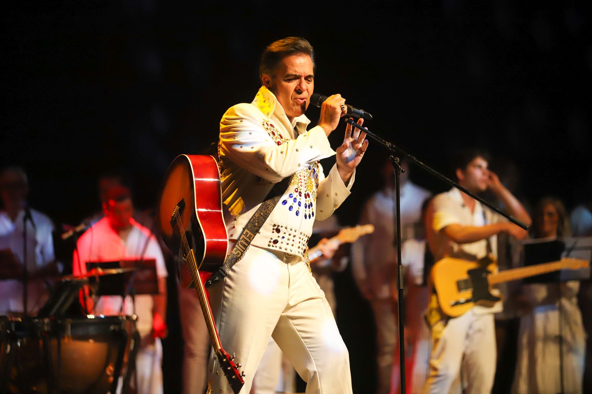 Tributo murciano a Elvis, el rey del rock, en imágenes