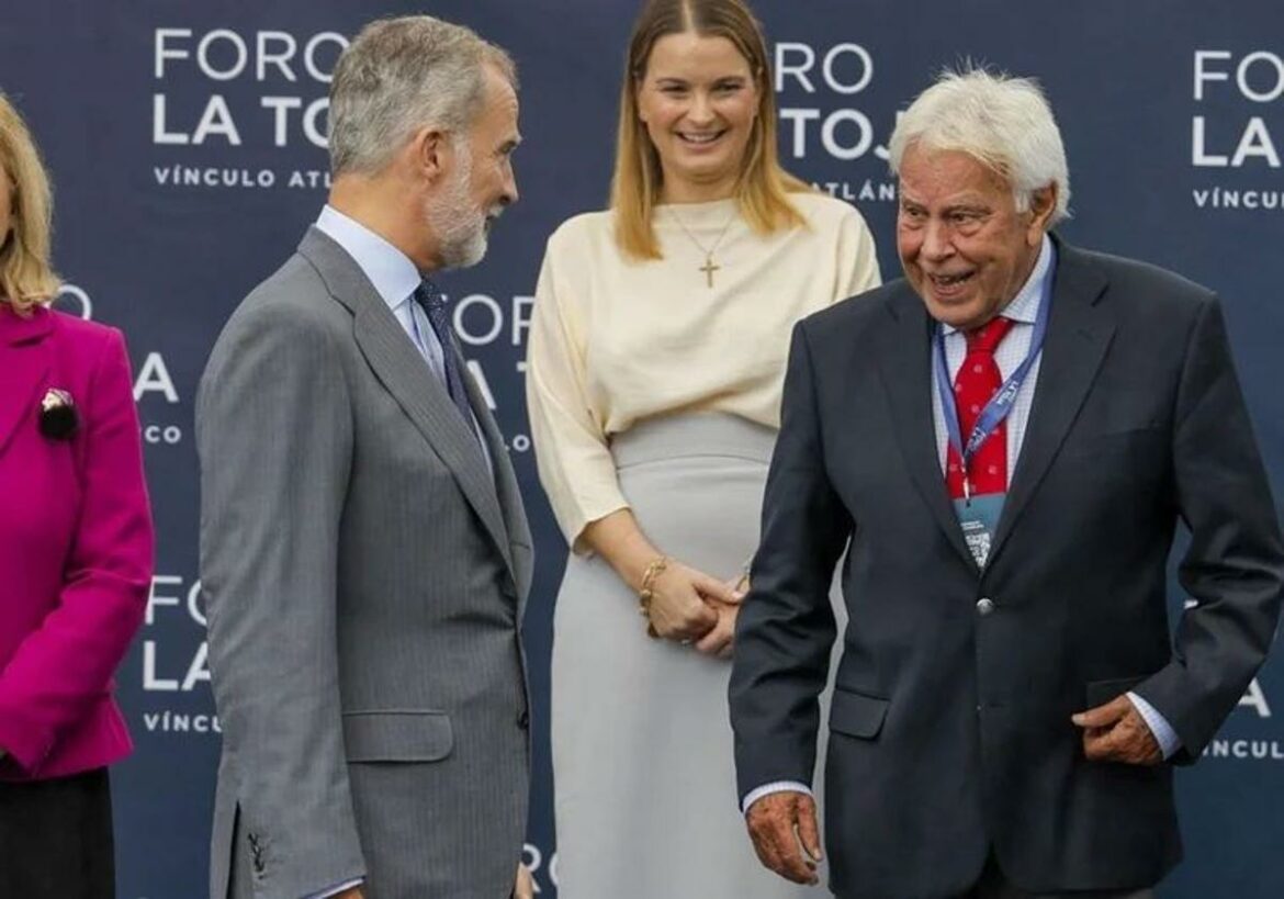 El Rey concede el Toisón de Oro a Felipe González, Miguel Herrero y Rodríguez de Miñón y Miquel Roca