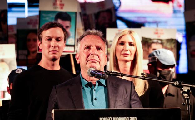 El enviado estadounidense Steve Witkoff, en Tel Aviv, junto a Ivanka Trump y Jared Kushner.
