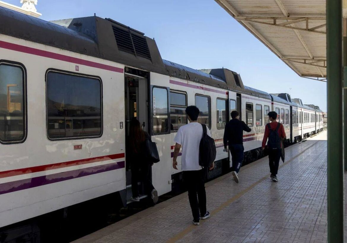 Los trenes de Cercanías y Media Distancia entre Murcia y Alicante se verán afectados por obras este fin de semana