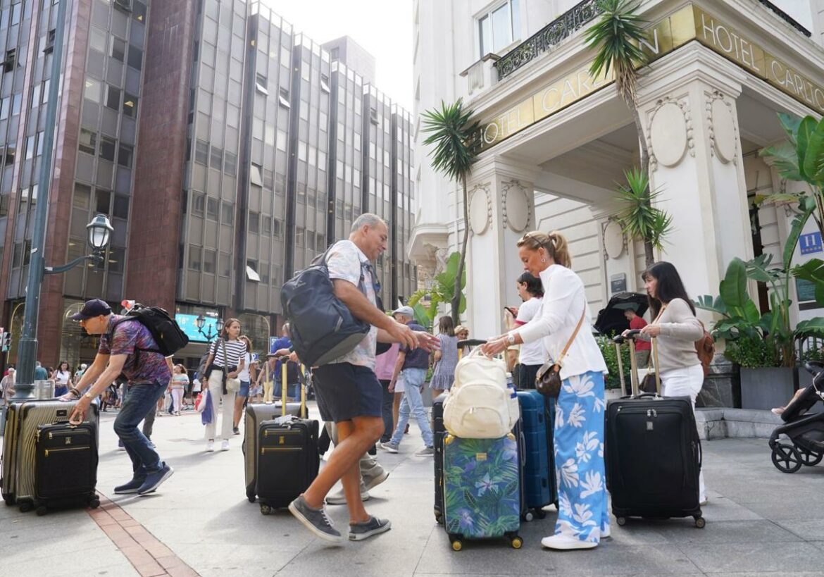 El crecimiento de la economía se modera a niveles de hace dos años pese al consumo de las familias