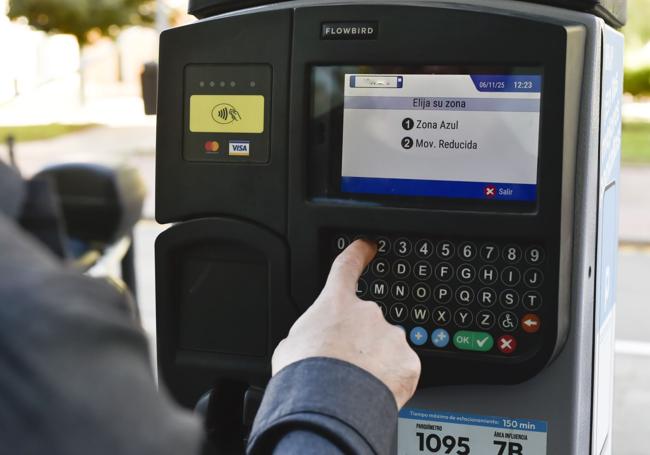 Poca conciencia, muchas sanciones: siete multas cada día en Murcia por no respetar los aparcamientos para personas con movilidad reducida