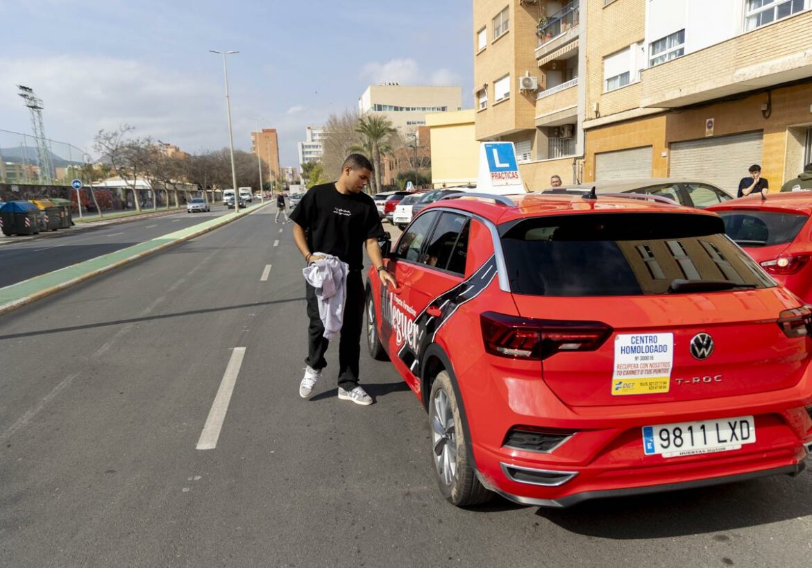 La Comunidad dará ayudas de 200 euros a los jóvenes de la Región para sacarse el carné de conducir