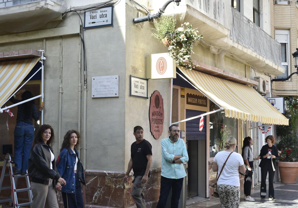 Hollywood 'viste' a Murcia de Budapest: expectación y perplejidad en el corazón histórico de la ciudad por el rodaje de 'F.A.S.T.'