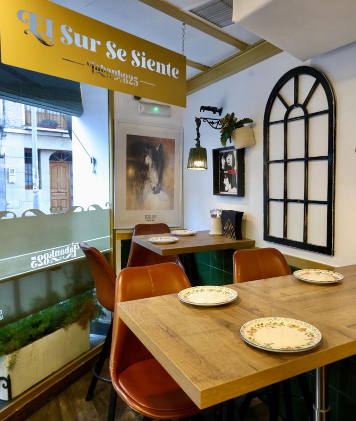 Imagen secundaria 2 - Interior del local y detalle de un plato. 