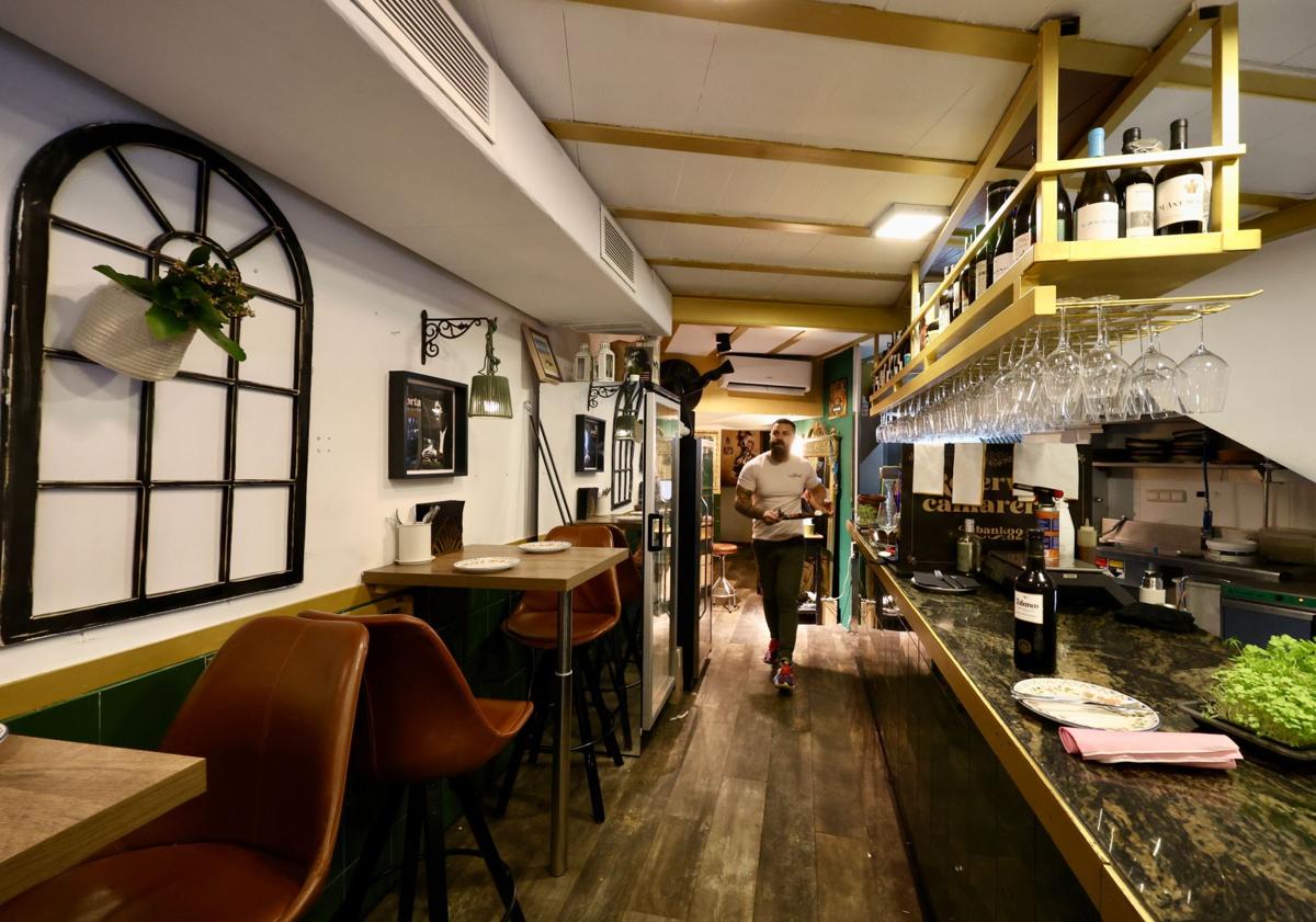 Imagen principal - Interior del local y detalle de un plato. 