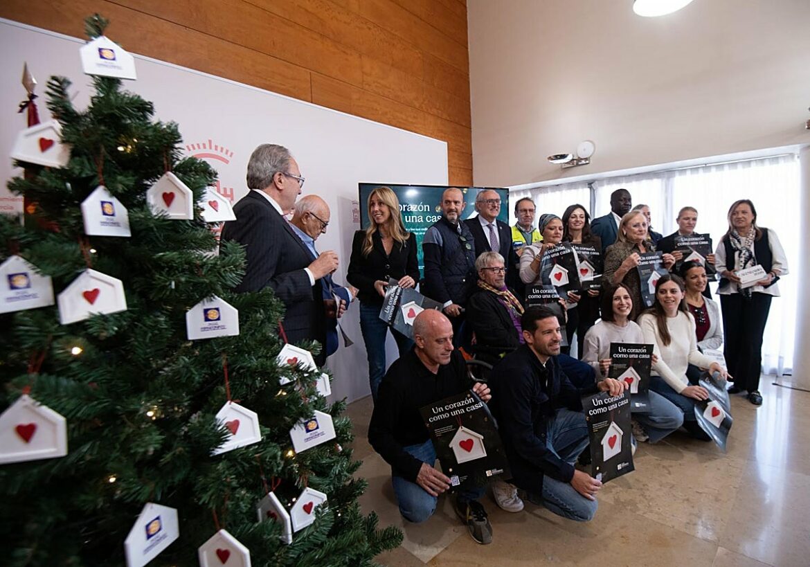 Jesús Abandonado venderá en Murcia adornos navideños propios para recaudar fondos en Navidad