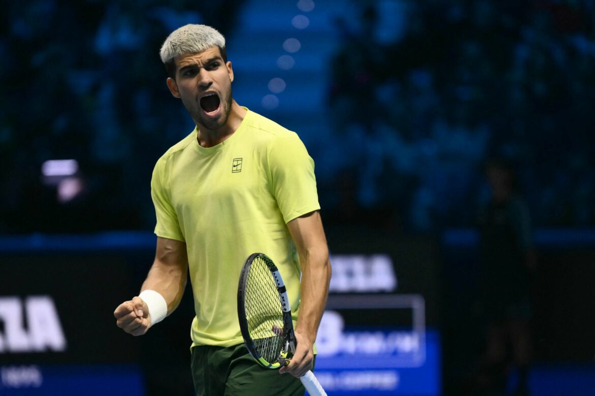 Alcaraz arrolla a Aliassime y jugará la final soñada contra Sinner en Turín